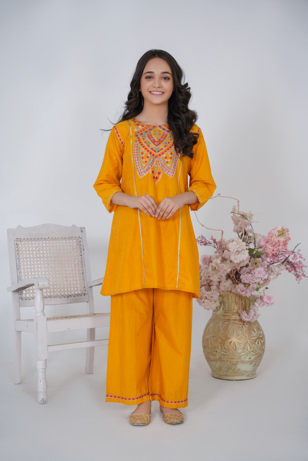 2Pc Yellow Embroidered Girl'S Suit